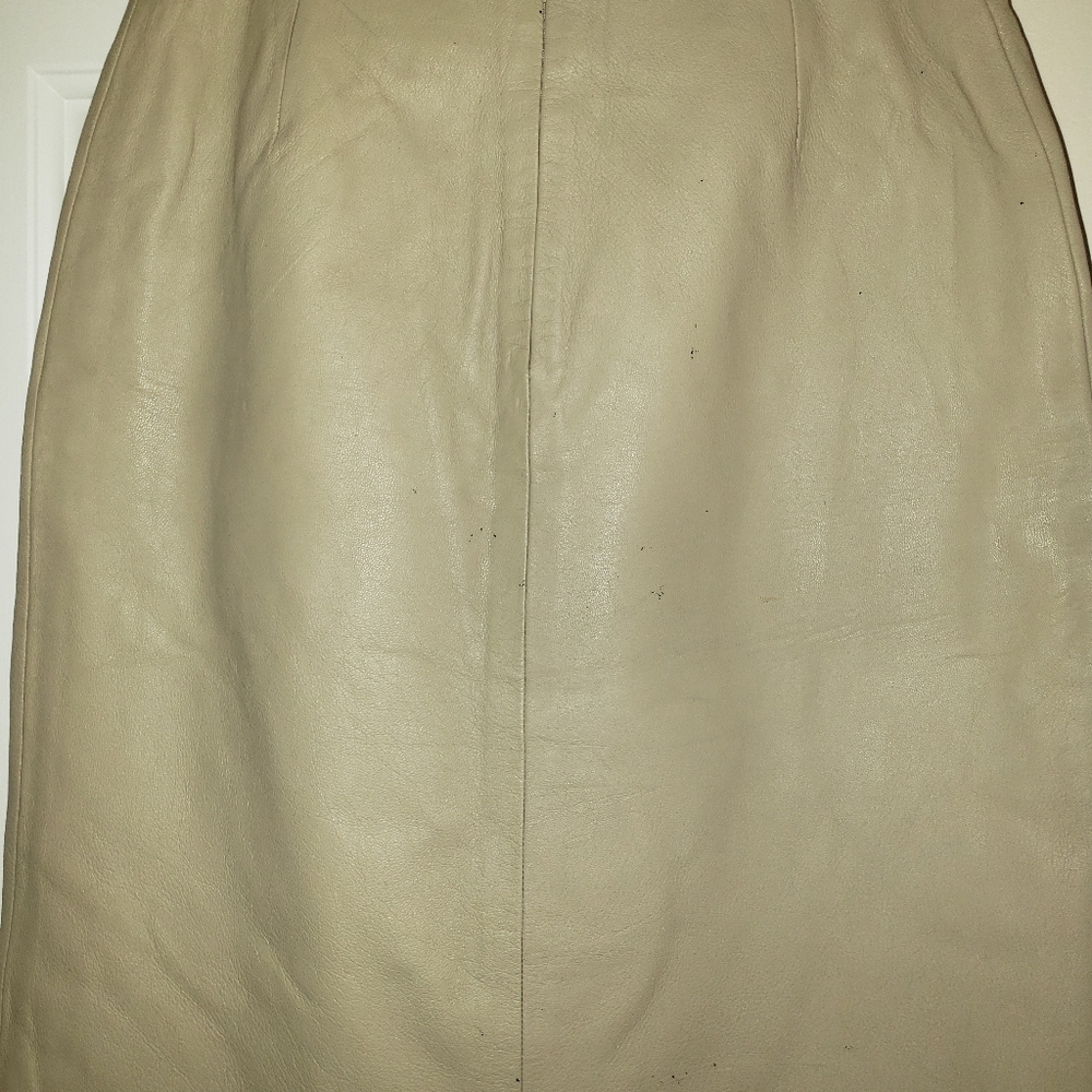 Fully lined leather pencil skirt